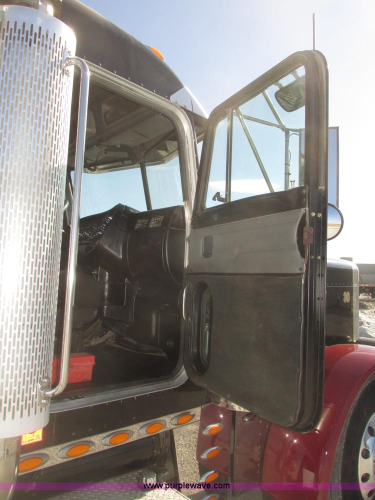 image for item G9756 2004 Peterbilt 379 dump truck