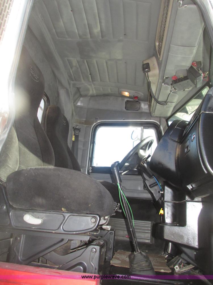 image for item G9756 2004 Peterbilt 379 dump truck