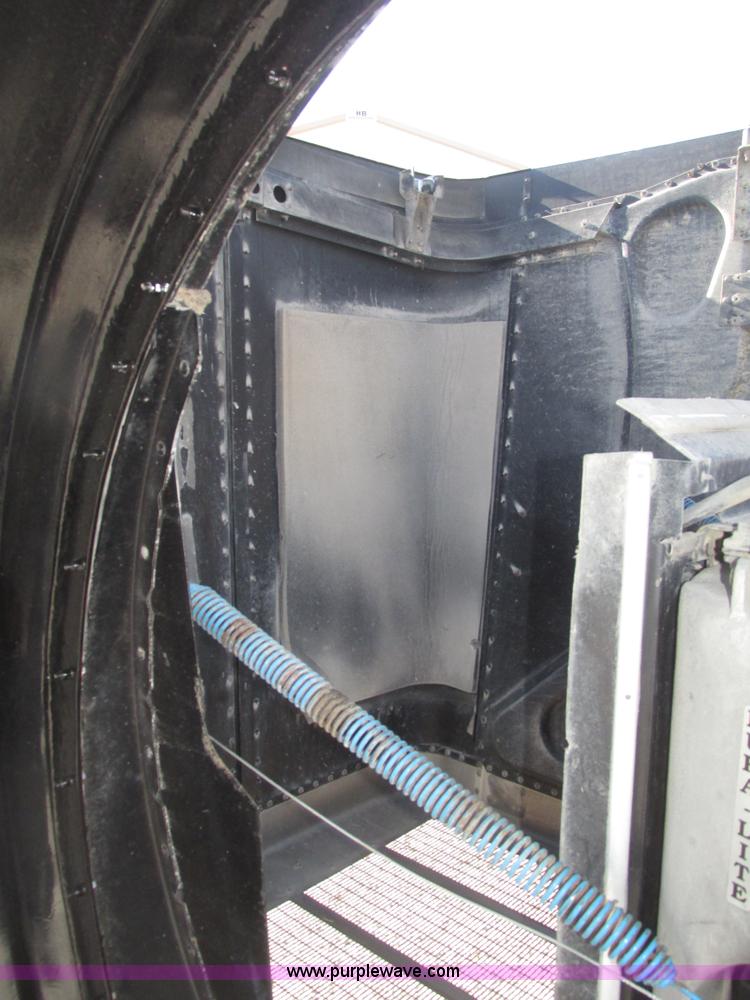 image for item G9756 2004 Peterbilt 379 dump truck