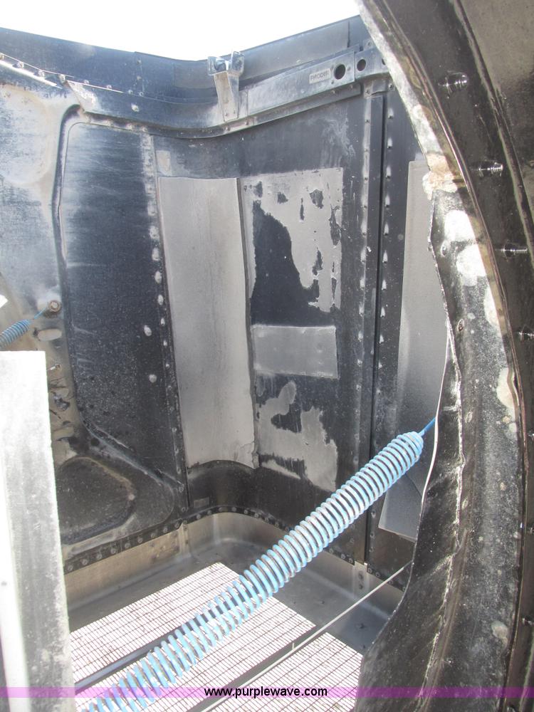 image for item G9756 2004 Peterbilt 379 dump truck