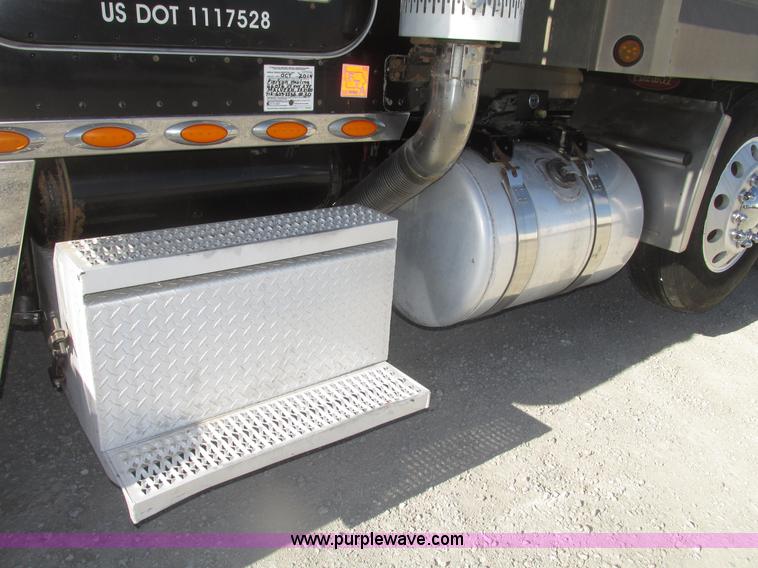 image for item G9756 2004 Peterbilt 379 dump truck