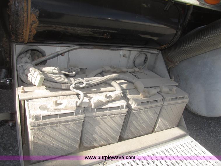 image for item G9756 2004 Peterbilt 379 dump truck