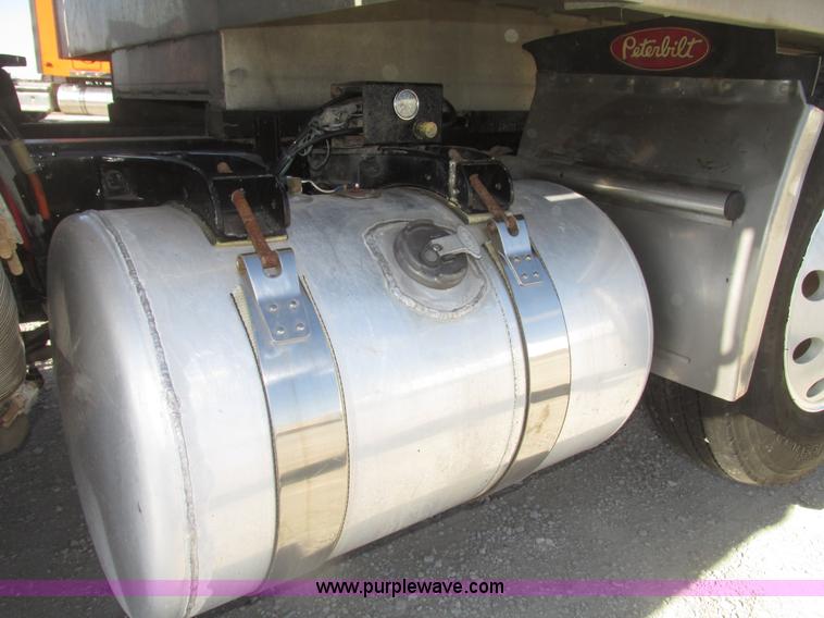 image for item G9756 2004 Peterbilt 379 dump truck