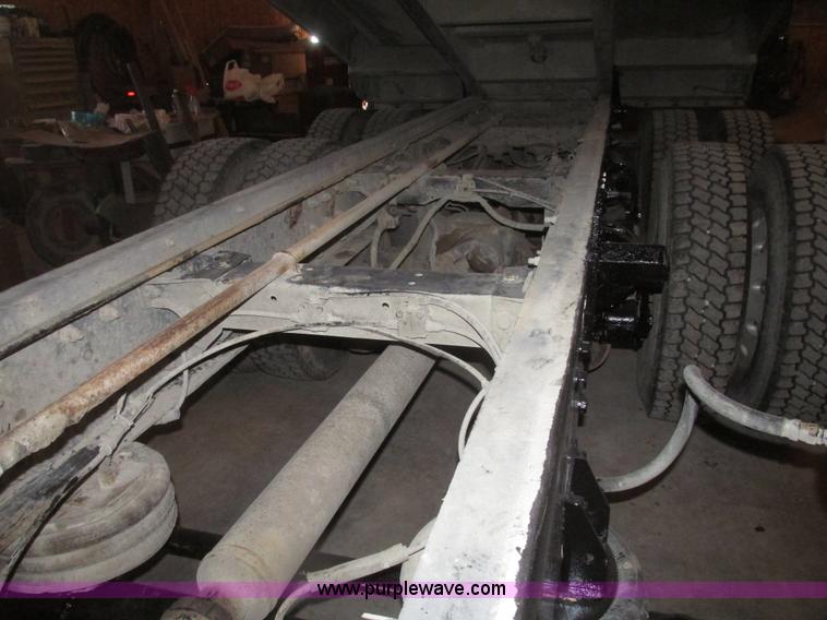 image for item G9756 2004 Peterbilt 379 dump truck