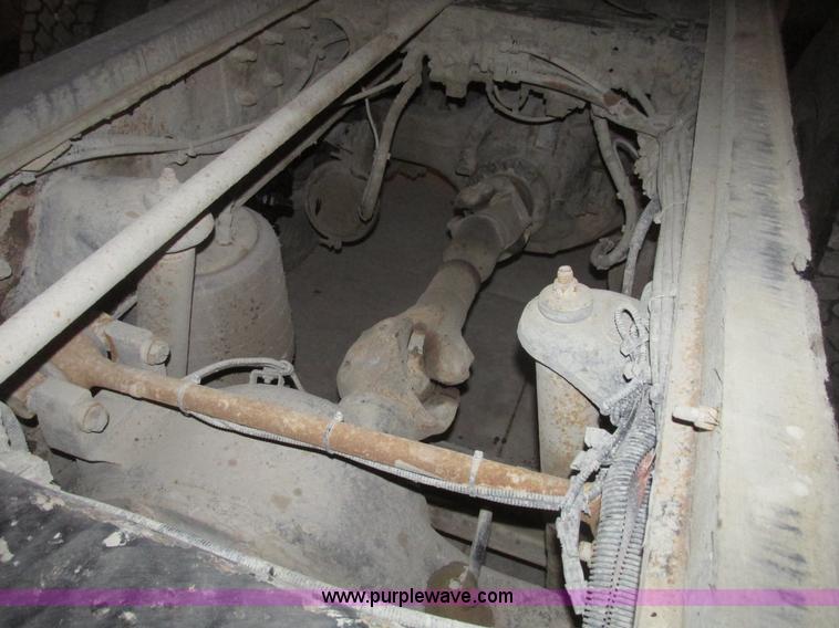 image for item G9756 2004 Peterbilt 379 dump truck