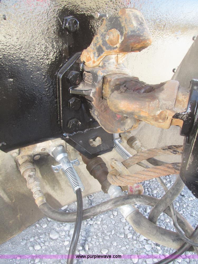 image for item G9756 2004 Peterbilt 379 dump truck