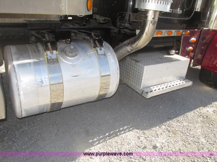 image for item G9756 2004 Peterbilt 379 dump truck