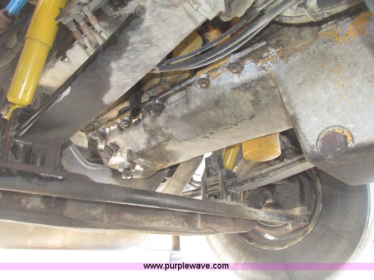 image for item G9756 2004 Peterbilt 379 dump truck