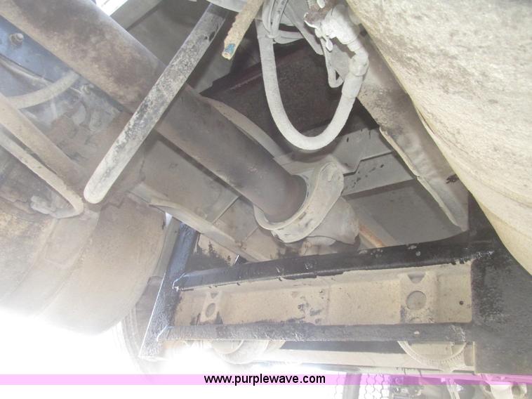 image for item G9756 2004 Peterbilt 379 dump truck