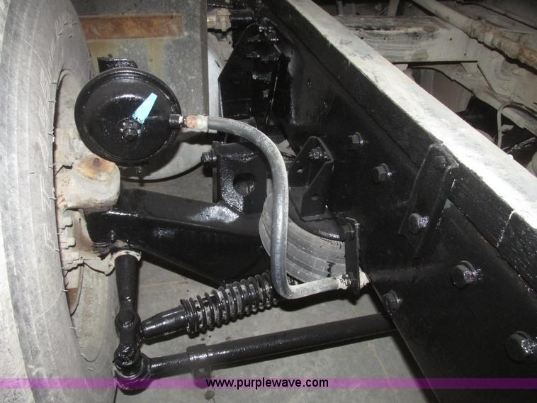 image for item G9756 2004 Peterbilt 379 dump truck