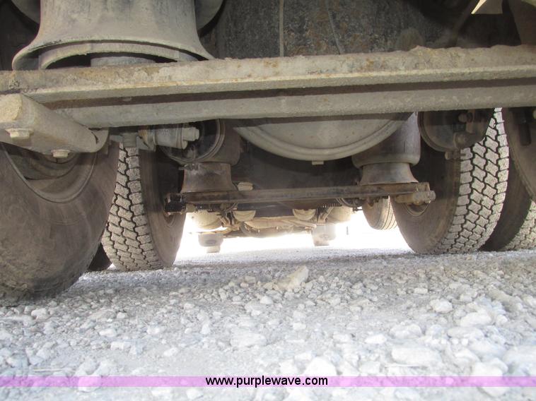 image for item G9756 2004 Peterbilt 379 dump truck