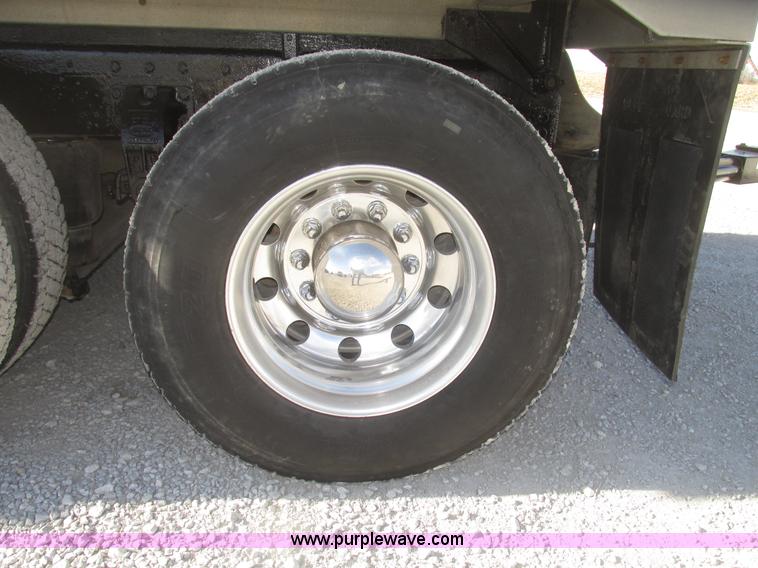 image for item G9756 2004 Peterbilt 379 dump truck