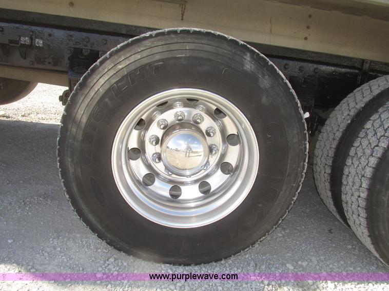 image for item G9756 2004 Peterbilt 379 dump truck