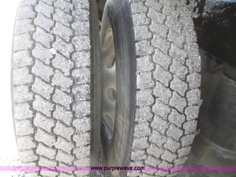 image for item G9756 2004 Peterbilt 379 dump truck