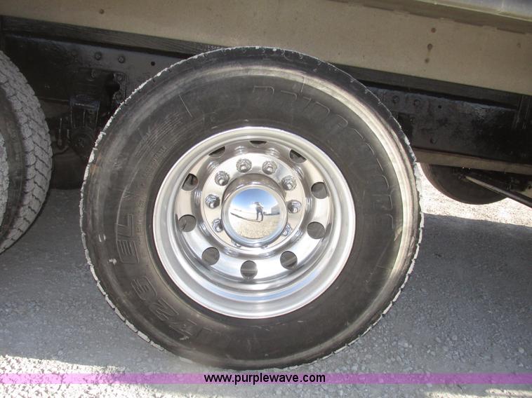 image for item G9756 2004 Peterbilt 379 dump truck