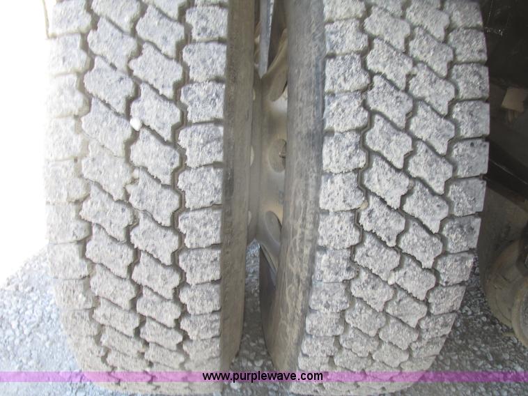 image for item G9756 2004 Peterbilt 379 dump truck