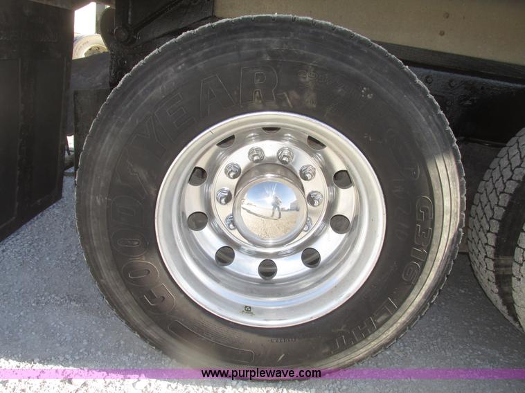 image for item G9756 2004 Peterbilt 379 dump truck