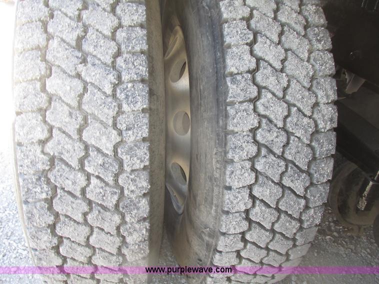 image for item G9756 2004 Peterbilt 379 dump truck