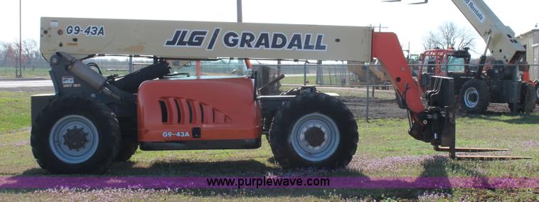 image for item H5883 2004 JLG G9-43A telehandler