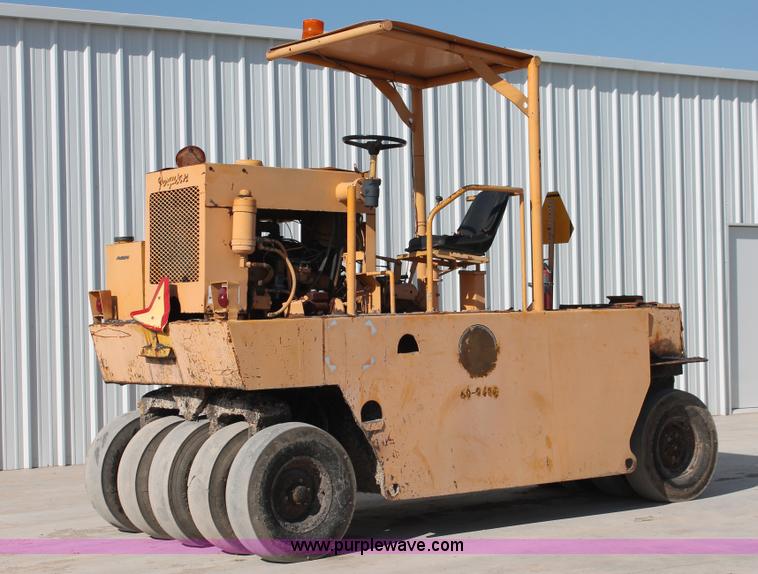 image for item H5884 1975 Ferguson SP-912 pneumatic roller