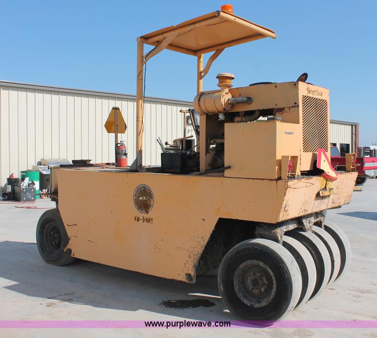 image for item H5884 1975 Ferguson SP-912 pneumatic roller