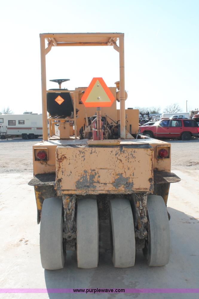 image for item H5884 1975 Ferguson SP-912 pneumatic roller