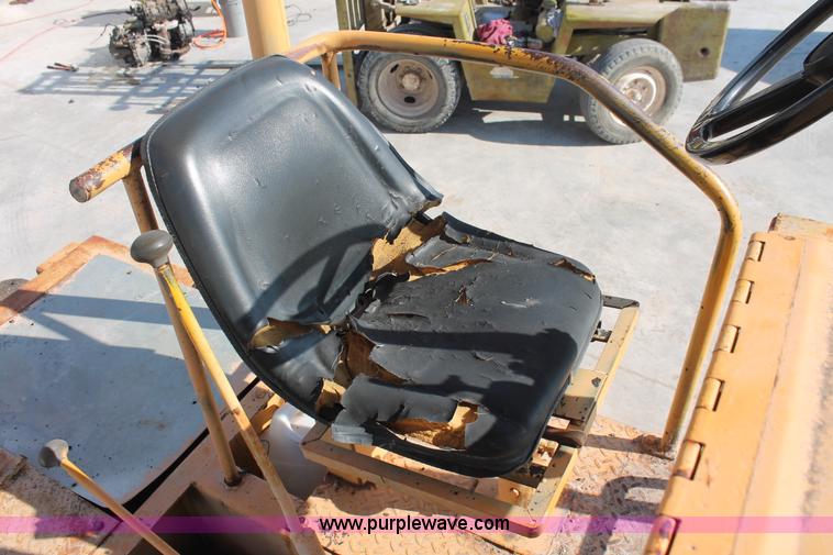 image for item H5884 1975 Ferguson SP-912 pneumatic roller