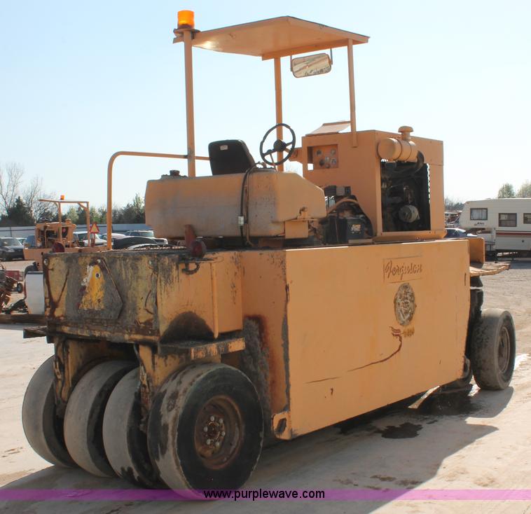 image for item H5885 1984 Ferguson SP-912 pneumatic roller