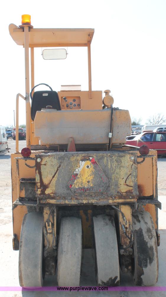 image for item H5885 1984 Ferguson SP-912 pneumatic roller