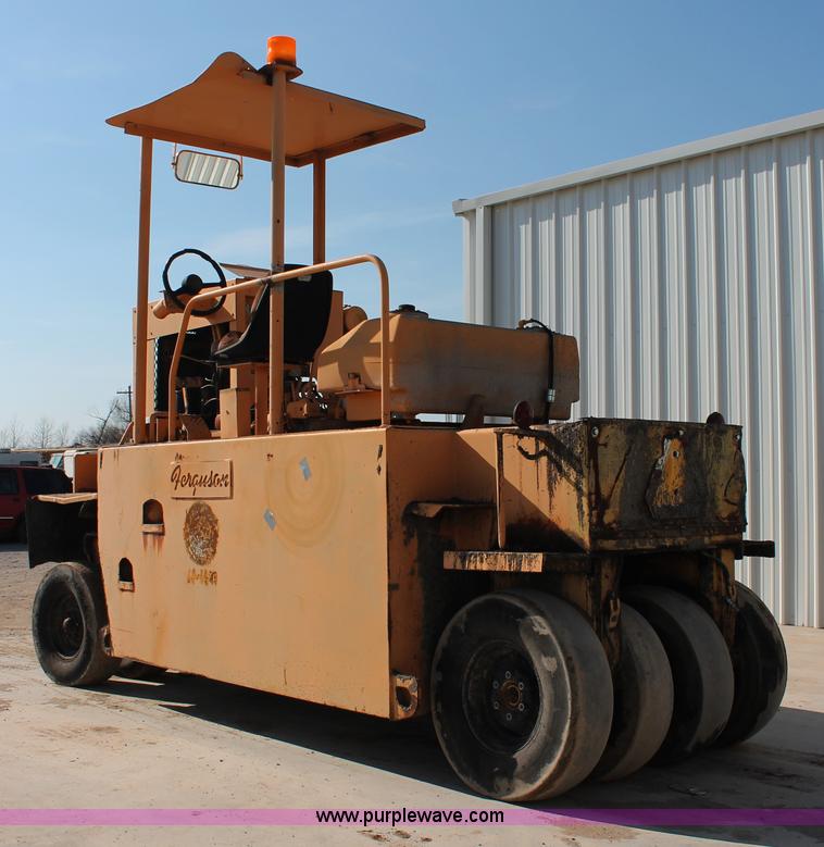image for item H5885 1984 Ferguson SP-912 pneumatic roller