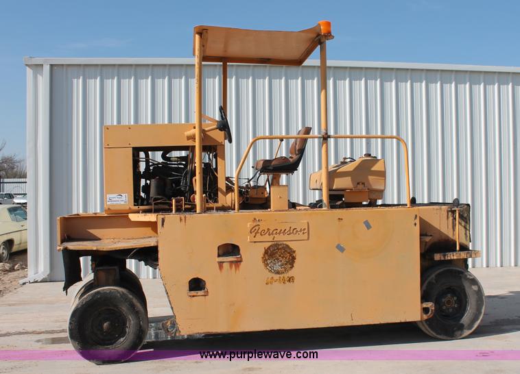 image for item H5885 1984 Ferguson SP-912 pneumatic roller