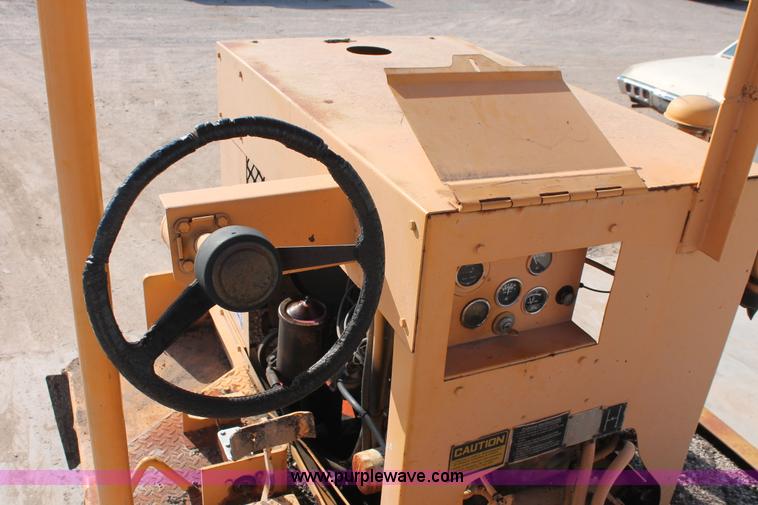 image for item H5885 1984 Ferguson SP-912 pneumatic roller