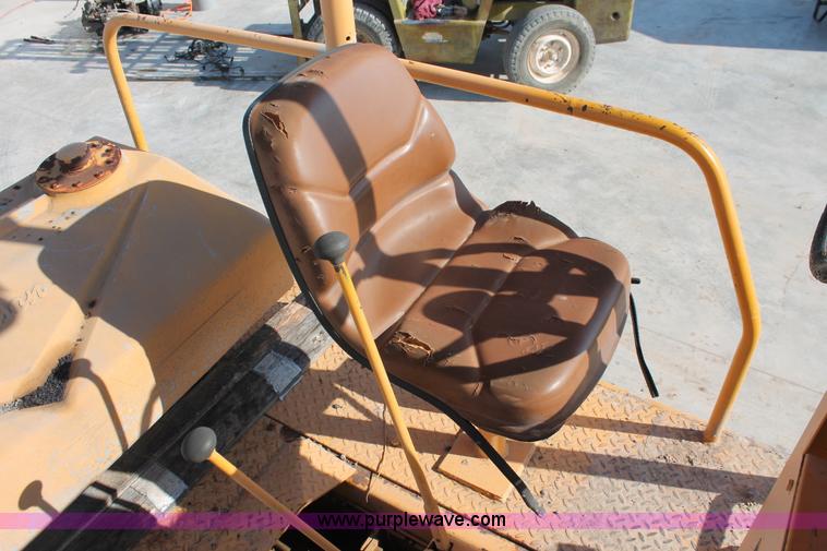 image for item H5885 1984 Ferguson SP-912 pneumatic roller