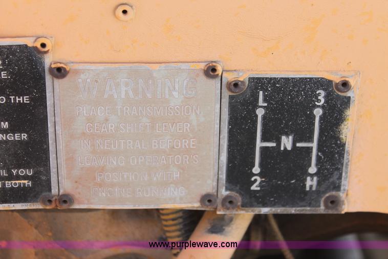 image for item H5885 1984 Ferguson SP-912 pneumatic roller