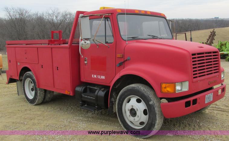 image for item I4024 1990 International 4700 service truck