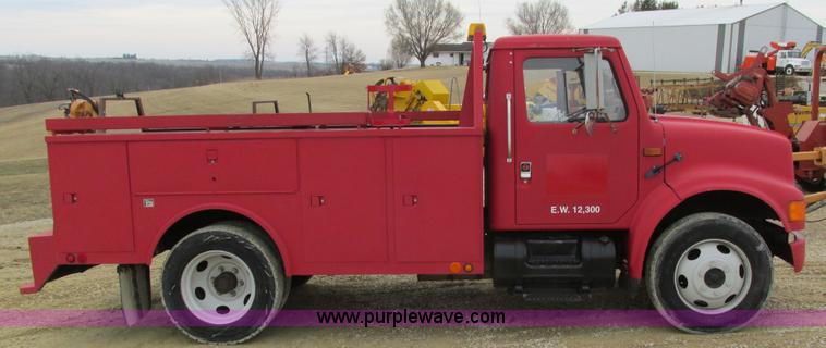 image for item I4024 1990 International 4700 service truck
