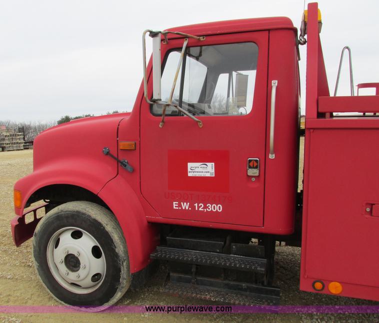 image for item I4024 1990 International 4700 service truck