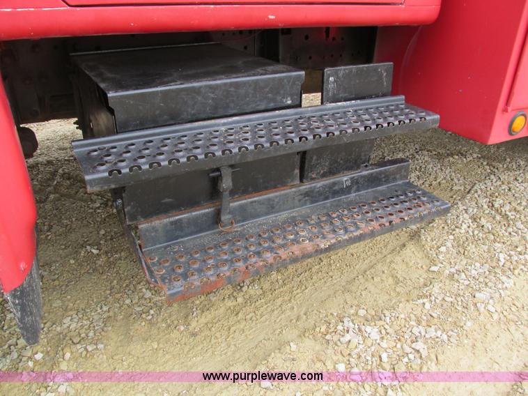 image for item I4024 1990 International 4700 service truck