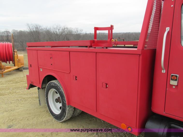 image for item I4024 1990 International 4700 service truck