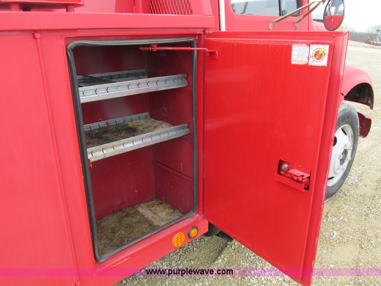 image for item I4024 1990 International 4700 service truck