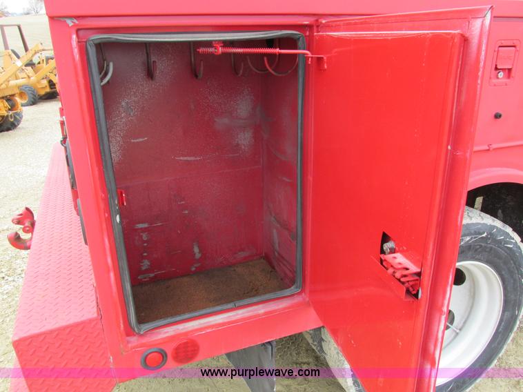 image for item I4024 1990 International 4700 service truck