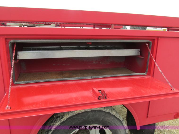 image for item I4024 1990 International 4700 service truck