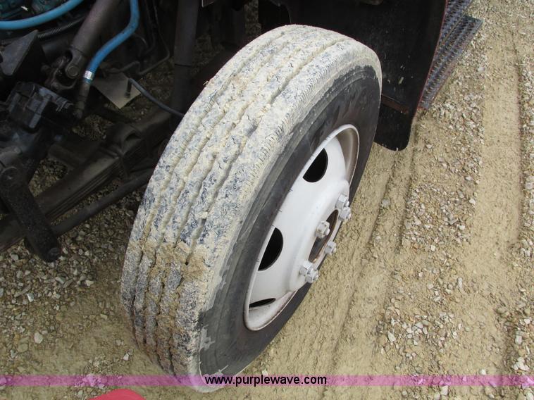 image for item I4024 1990 International 4700 service truck