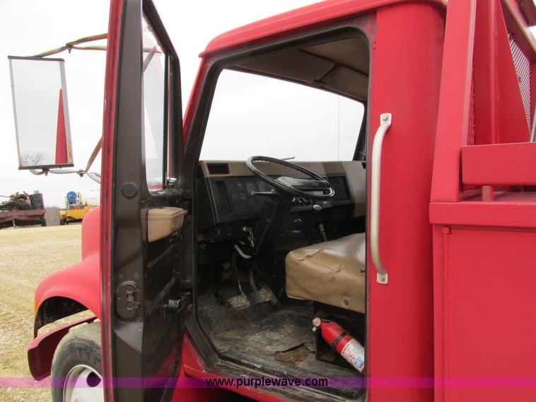 image for item I4024 1990 International 4700 service truck