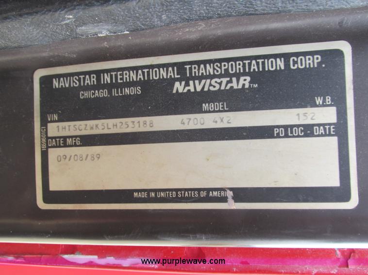 image for item I4024 1990 International 4700 service truck