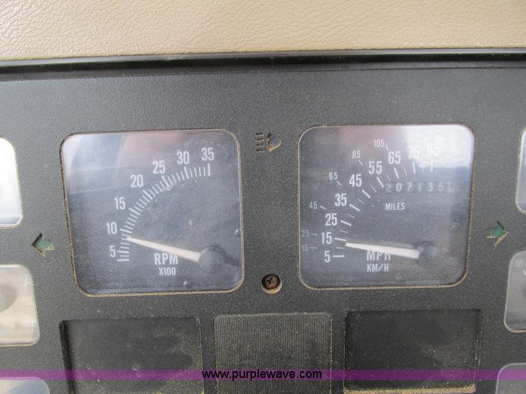 image for item I4024 1990 International 4700 service truck