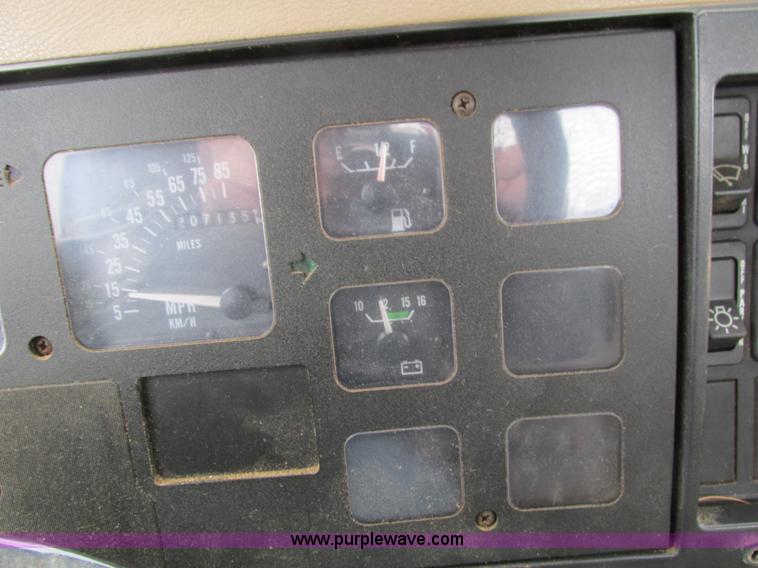 image for item I4024 1990 International 4700 service truck