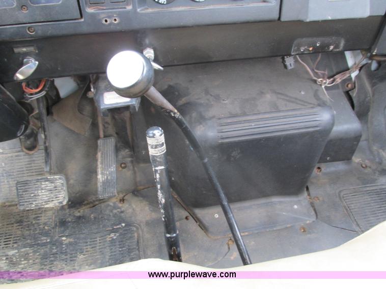 image for item I4024 1990 International 4700 service truck