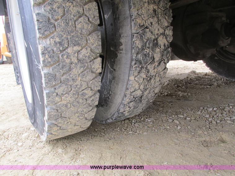 image for item I4024 1990 International 4700 service truck