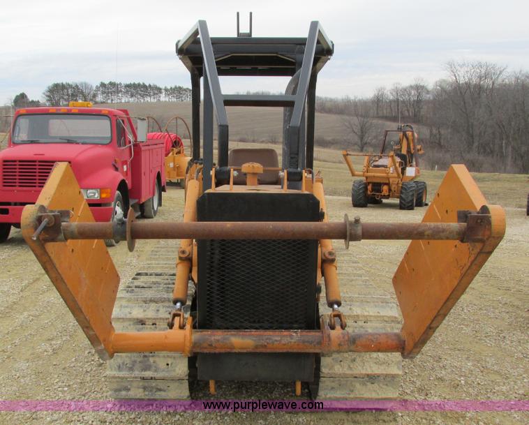 image for item I4025 1979 Case 475 cable plow
